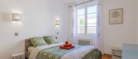 3 bedrooms, WiFi, bed sheets