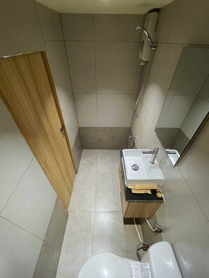 Bathroom - 5 minutes to district 1 | Japandi Soul Loft full house | [20% Off] (Thành phố Hồ Chí Minh)