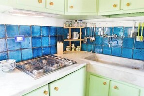 Fridge, microwave, oven, stovetop - Apartment with a terrace overlooking the Duomo in the heart of Florence (Firenze)