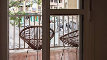 Familie appartement, balkon, uitzicht op stad | Interieur