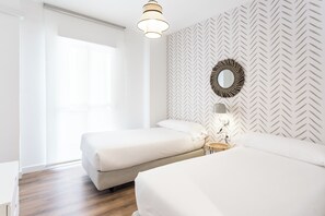Family Apartment, Balcony, City View | Blackout curtains, iron/ironing board, free WiFi - MOON Apartments (Seville)