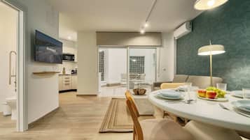 Premium Apartment, Mobility Accessible, Patio | Interior