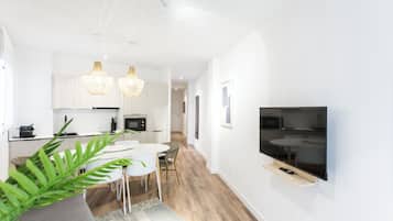 Familie appartement, balkon, uitzicht op stad | Interieur