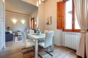Dining - Suite Lilium Elegant - Elegance and comfort in the heart of Florence (Firenze)