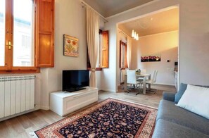 Smart TV - Suite Lilium Elegant - Elegance and comfort in the heart of Florence (Firenze)
