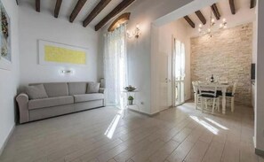 TV - Little Box House - Modern design and tranquility in the heart of the city (Firenze)