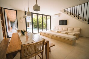 Family dining - TheHub Pererenan (Canggu)