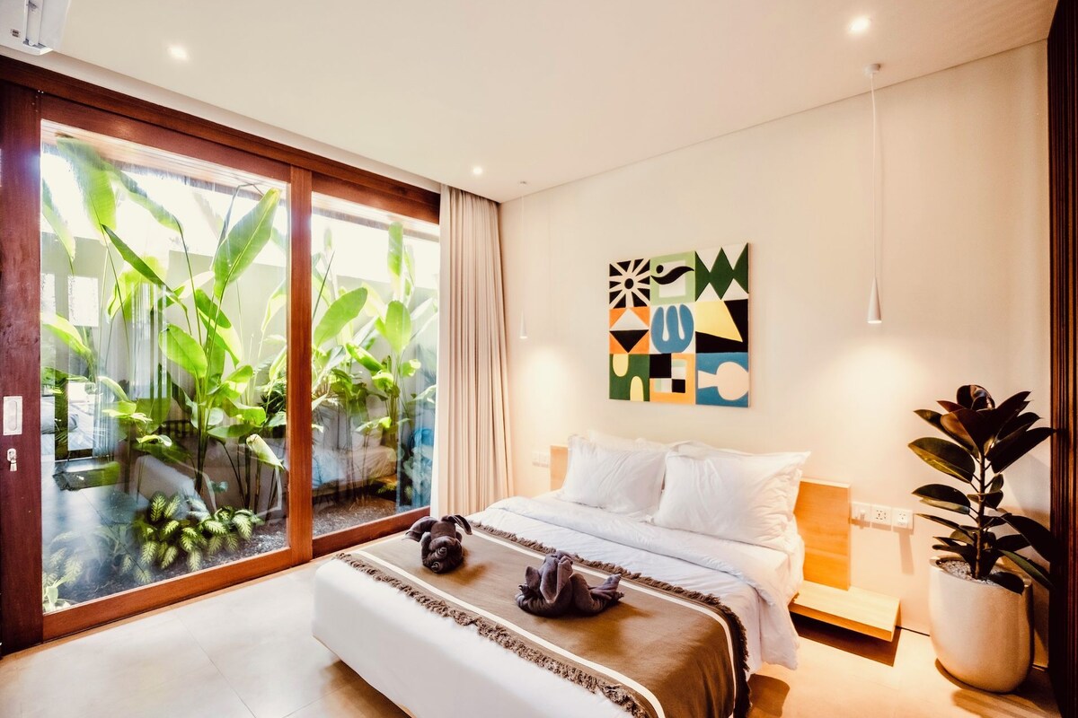 Estúdio luxo, vista para a piscina, no piso térreo | Cofres nos quartos, ferros/tábuas de passar roupa, Wi-Fi de cortesia