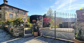 Property grounds - Villa in Pontemazzori with 3 bedrooms sleeps 8 (Pontemazzori)