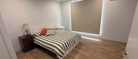 4 habitaciones, tabla de planchar con plancha, wifi y ropa de cama