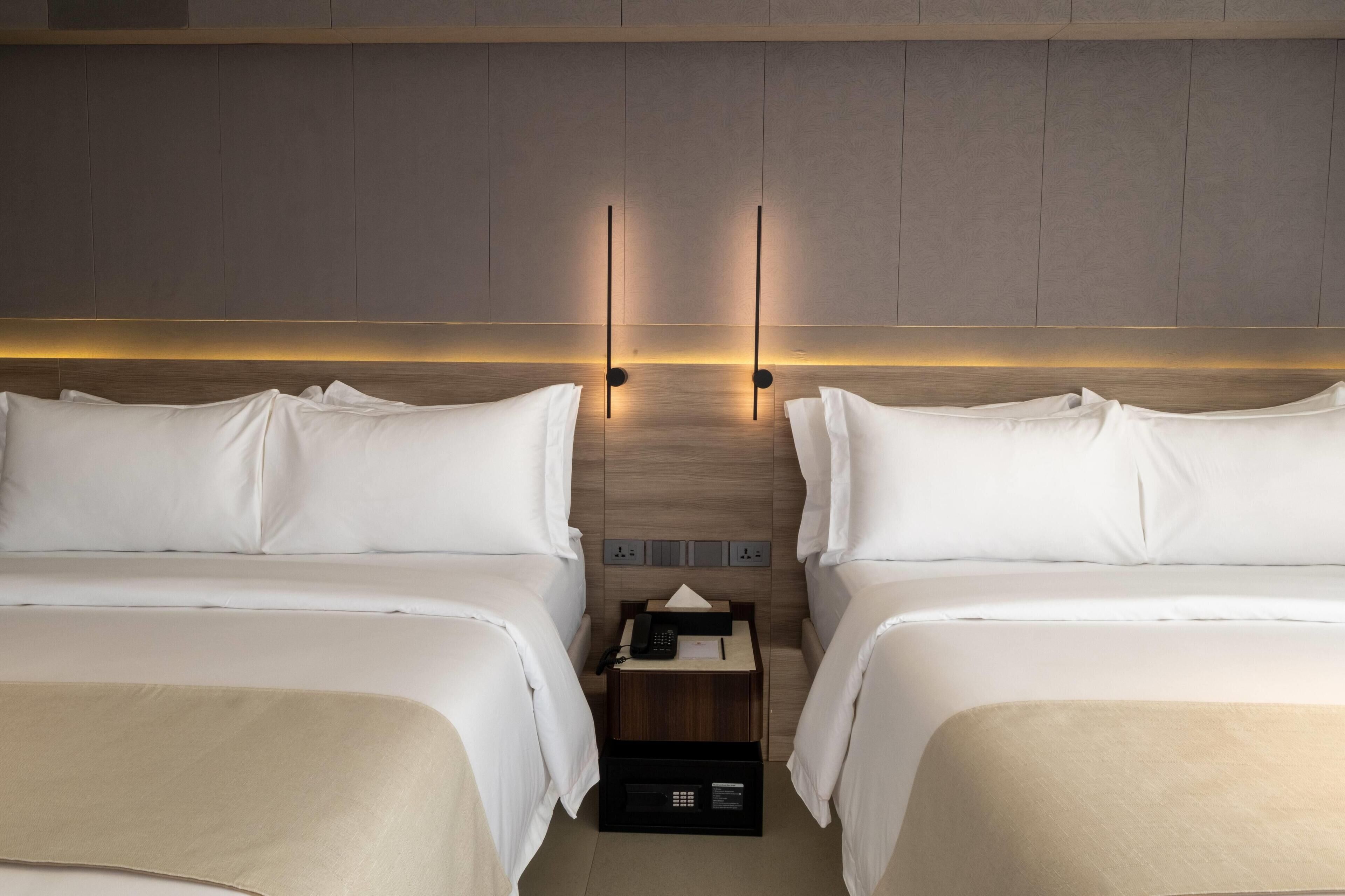 Premier Room, 1 Queen Bed, Non Smoking, Courtyard View