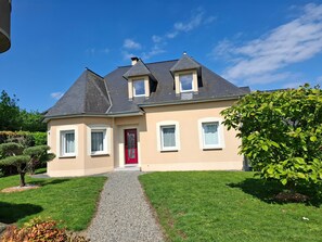 Exterior - Guest Rooms - La Capucine (Château-Gontier-sur-Mayenne)