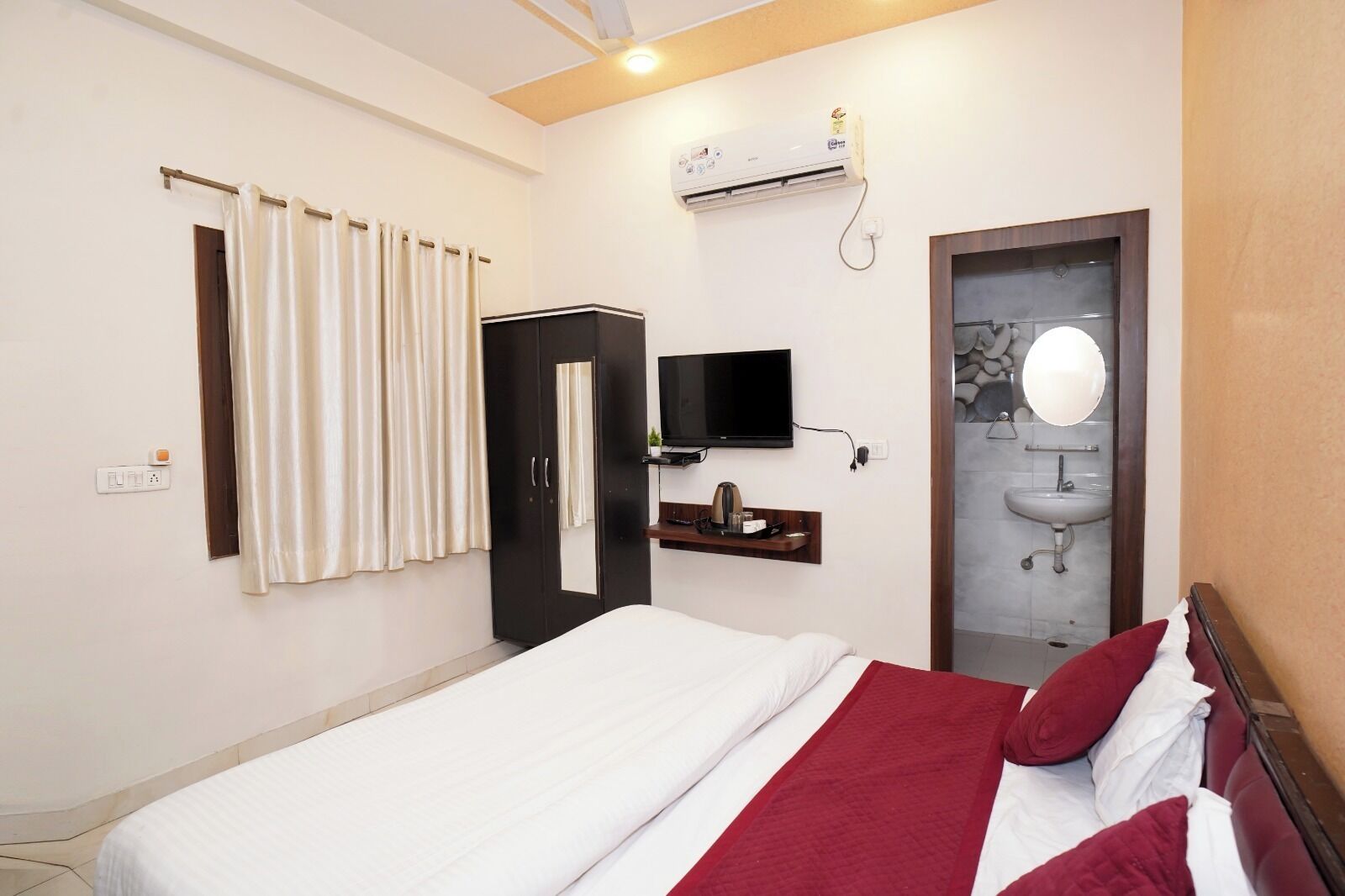 Deluxe Double Room, City View