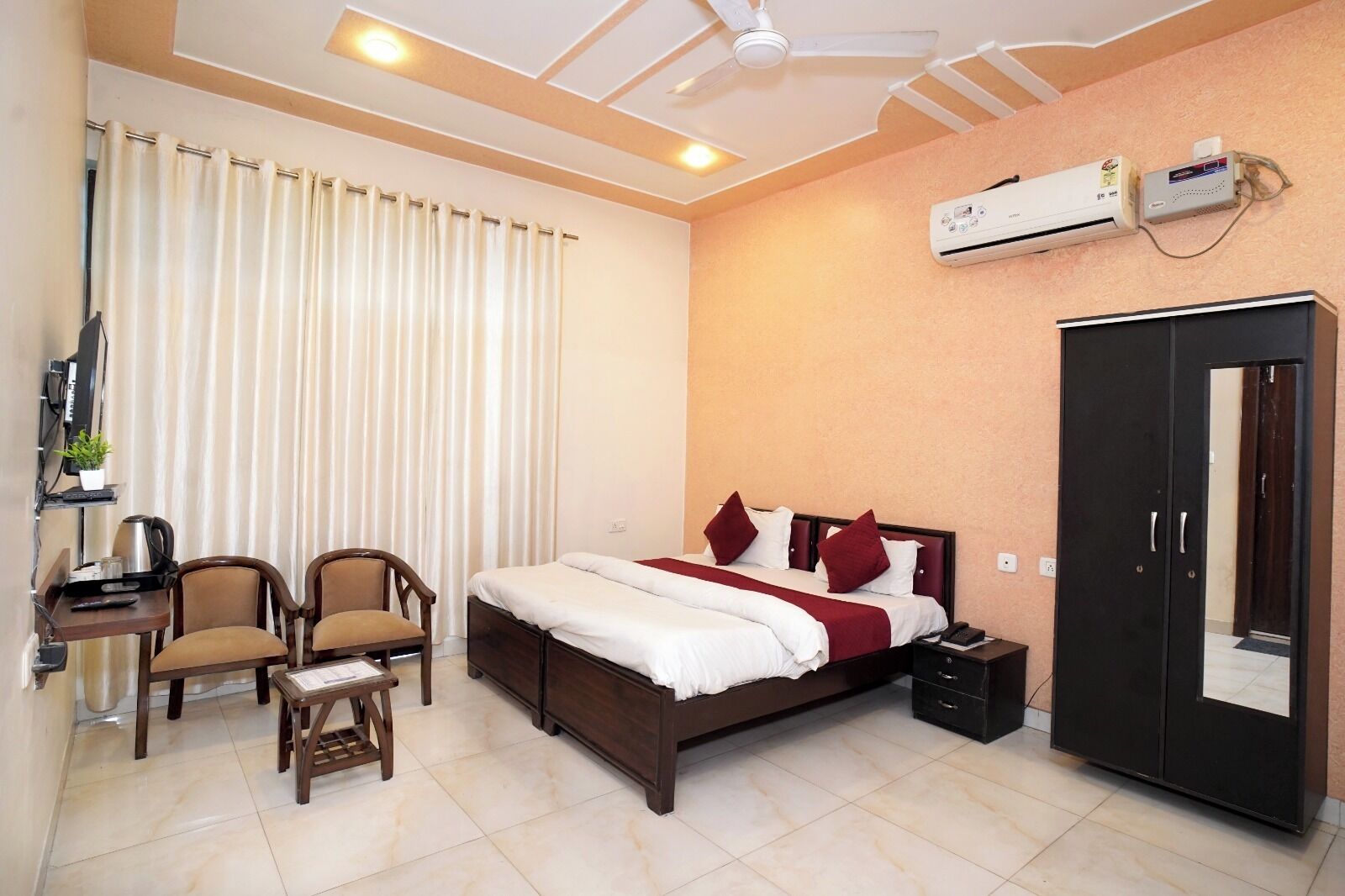 Deluxe Triple Room, City View