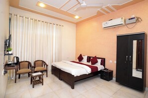 Deluxe Triple Room, City View - The Pushpa Palace By Arjuna Residency (Mathura)