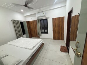 Free WiFi - Hotel Sarveshwar Palace (Danta Ramgarh)