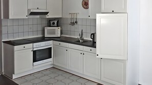 Private kitchen - Holiday Apartment with Infrared Sauna & Garden – All Year Round (Karlshagen)