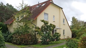 Exterior - Holiday Apartment with Infrared Sauna & Garden – All Year Round (Karlshagen)