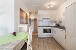 Private kitchen - Holiday Apartment with Infrared Sauna & Garden – All Year Round (Karlshagen)