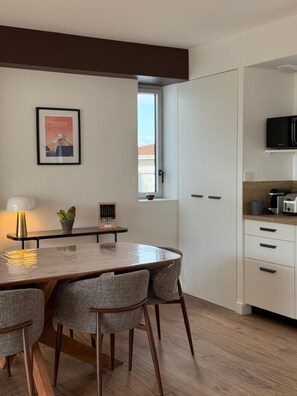 Dining - Vrbo Property (Royan)