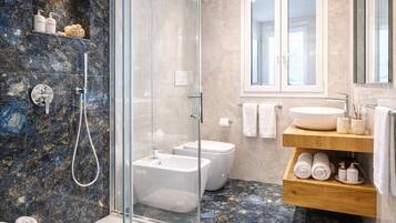 Luxury Suite | Bathroom