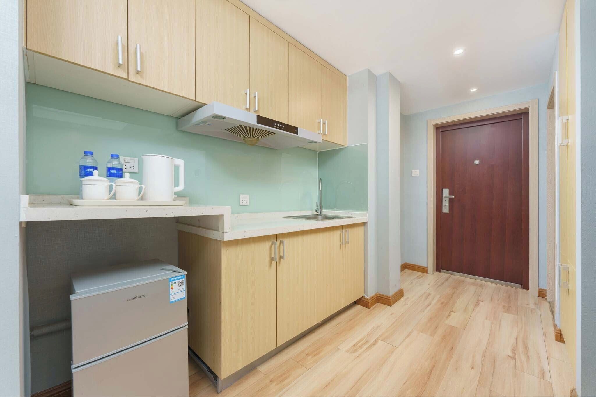 Luxury Double Room, City View | Private kitchenette