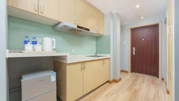 Luxury Double Room, City View | Private kitchenette