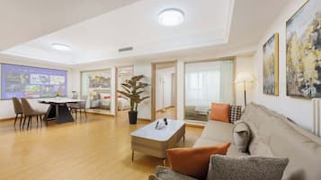 Luxury Suite, City View | Ruang tamu