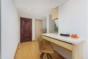 Standard dubbelrum - utsikt mot staden | Interiör