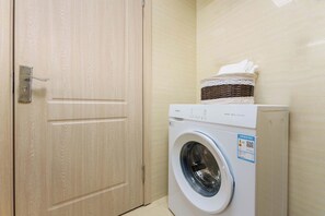 Suíte superluxo, vista para a cidade | Lavanderia