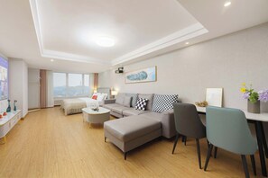 Superior Double Room, City View | Living room - Qingni No. 8 Hotel Apartment (Dalian)