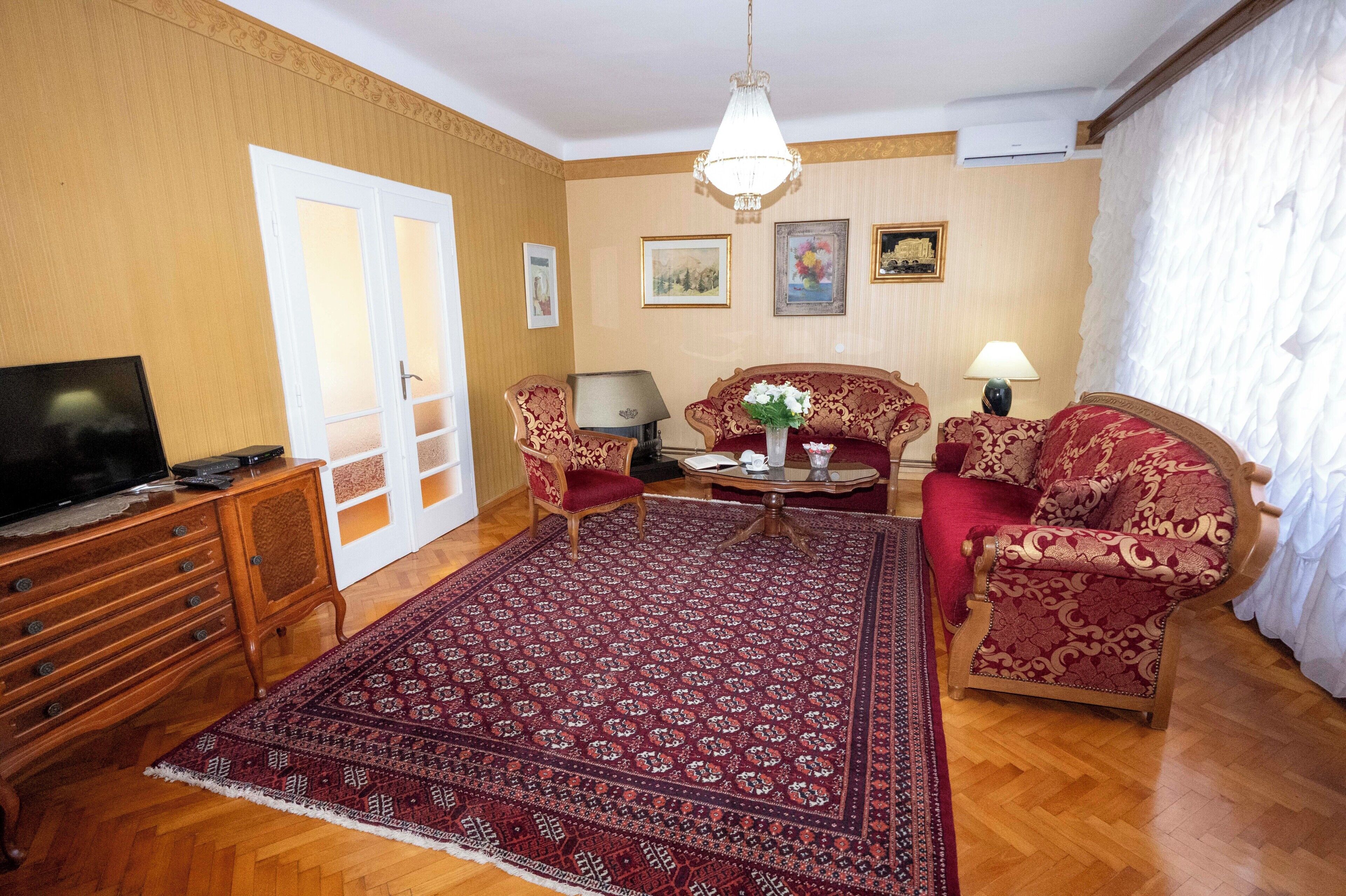 Family Apartment, 2 Bedrooms, Balcony, Garden View | Living area