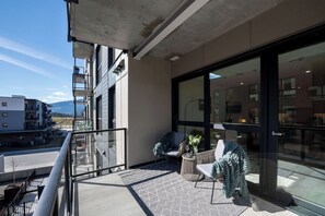 Property grounds - Salish Peaks - a contemporary one bedroom condo in a brand-new complex (Revelstoke)