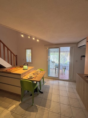 Dining - House Quartier Rochelongue (Agde)