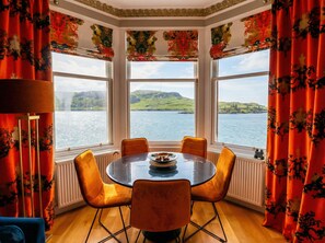 42-inch flat-screen TV with digital channels - Heather Island View (Oban)