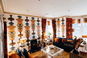 Living area - Heather Island View (Oban)