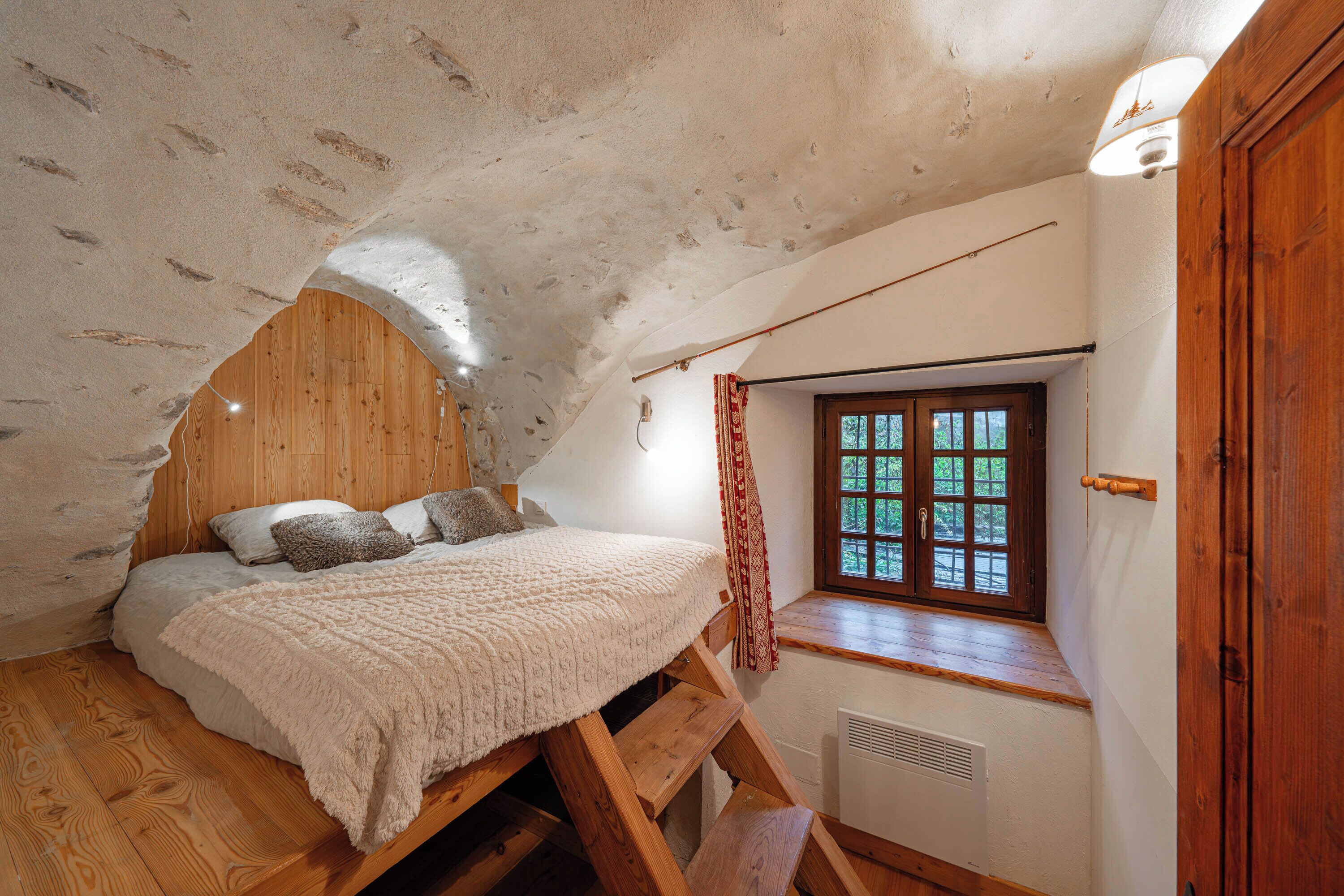 4 bedrooms, WiFi, bed sheets
