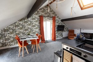 Interior - Apple Store Cottage | Hot Tub & Garden Escape (Mochdre)