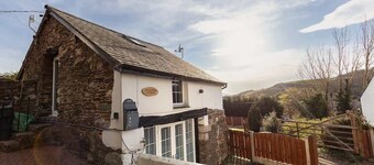 Apple Store Cottage | Hot Tub & Garden Escape
