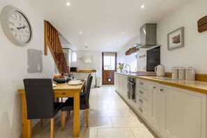 Fridge, microwave, oven, stovetop - Cosy Farm Cottage with Hot Tub & Countryside Views (West Yorkshire)