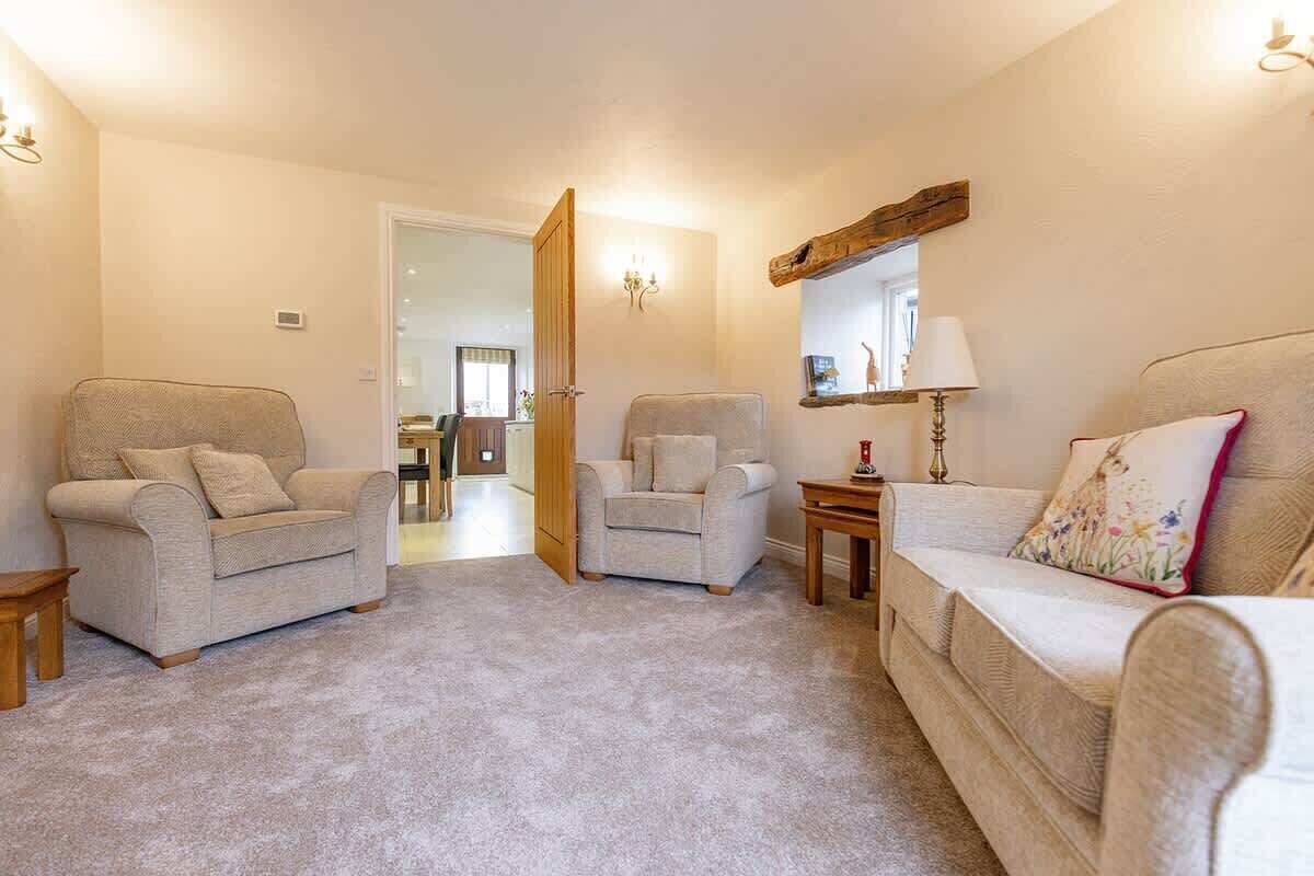 Cosy Farm Cottage With Hot Tub & Countryside Views - Holmfirth
