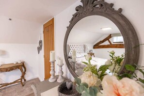 2 bedrooms, iron/ironing board, travel cot, WiFi - Cosy Farm Cottage with Hot Tub & Countryside Views (West Yorkshire)