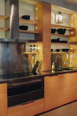 Private kitchen - Luxury lakefront apartment with terrace and swimming pool. (Musso)