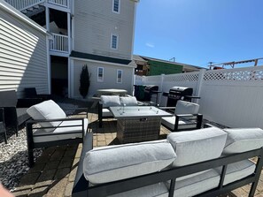 Outdoor dining - Ocean Air Suites 300 Feet from Beach, Strip (Hampton)