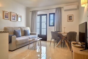 TV - Casa Sofia Capistrano Village Village 110B (Nerja)