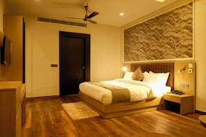 Executive Room | Egyptian cotton sheets, premium bedding, down duvets, memory-foam beds