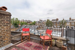 Property grounds - The Warwick Avenue Retreat, by Veeve (London)