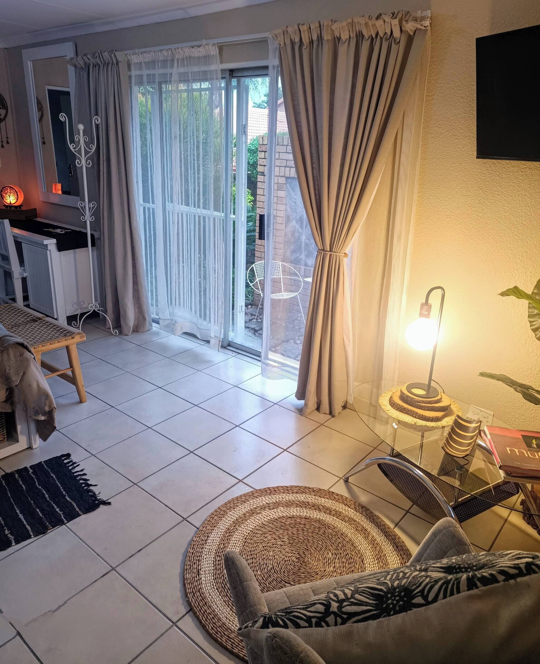 Studiolejlighed - 1 soveværelse - ryger - terrasse | Stue