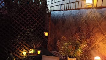 Estudio, 1 habitación, para fumadores, patio | Restaurante al aire libre