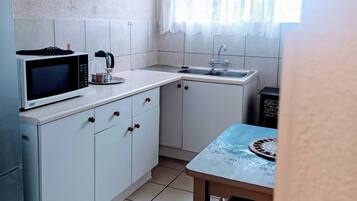 Studio, 1 Bedroom, Smoking, Patio | Private kitchen